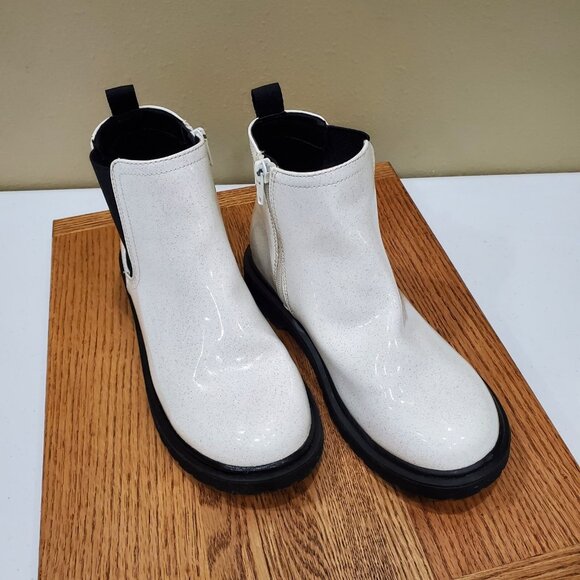 Steve Madden JBlank Girls Boots Size 4 White Iridescent with Black Accents - Picture 1 of 7
